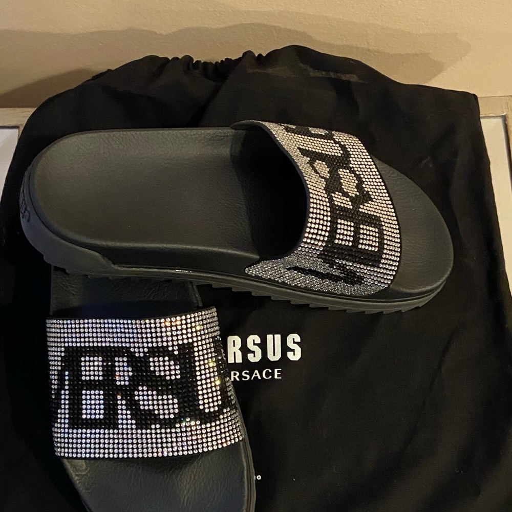 VERSACE Versus Black Flat Sandals